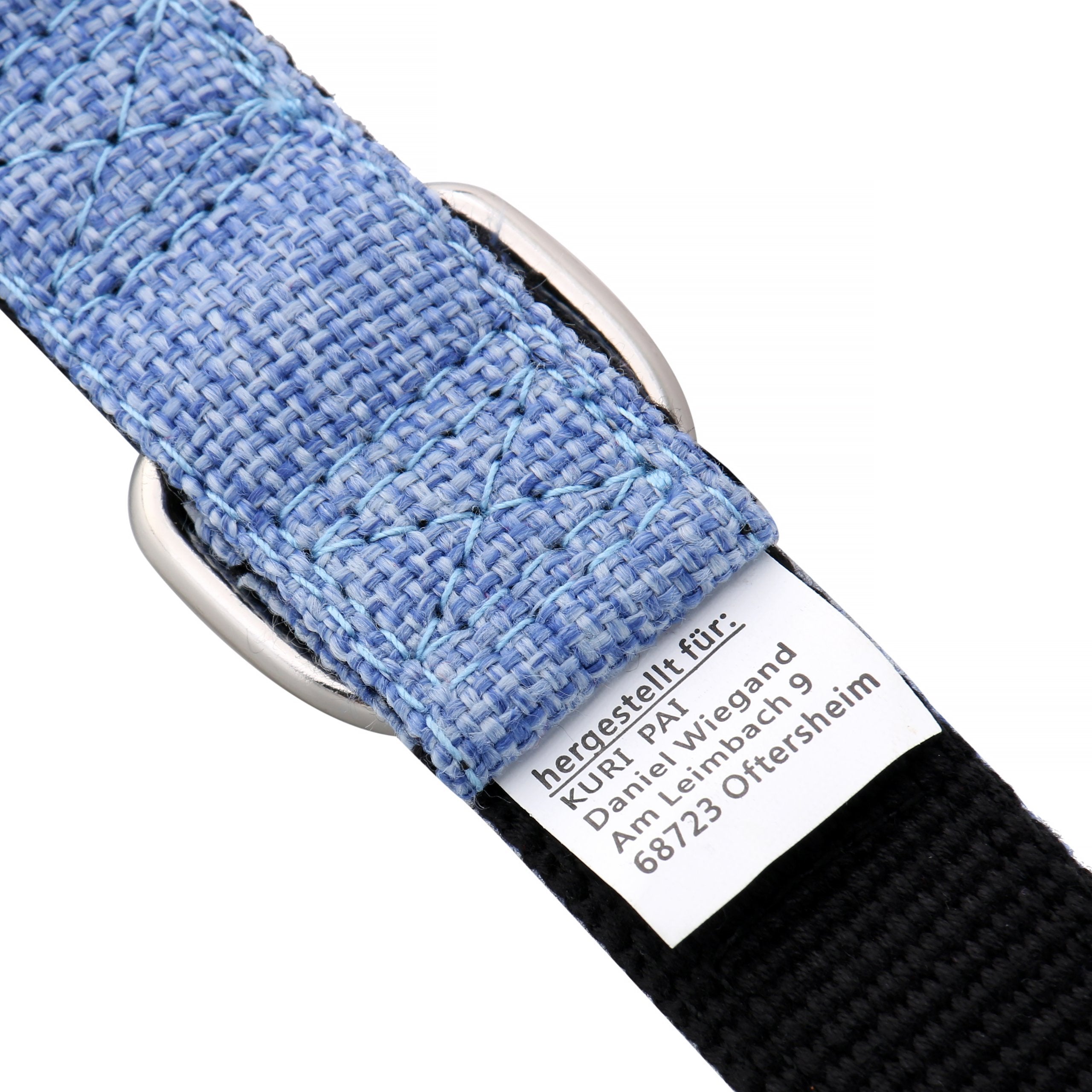 hellblaues halsband aus bambus und hanf etikett